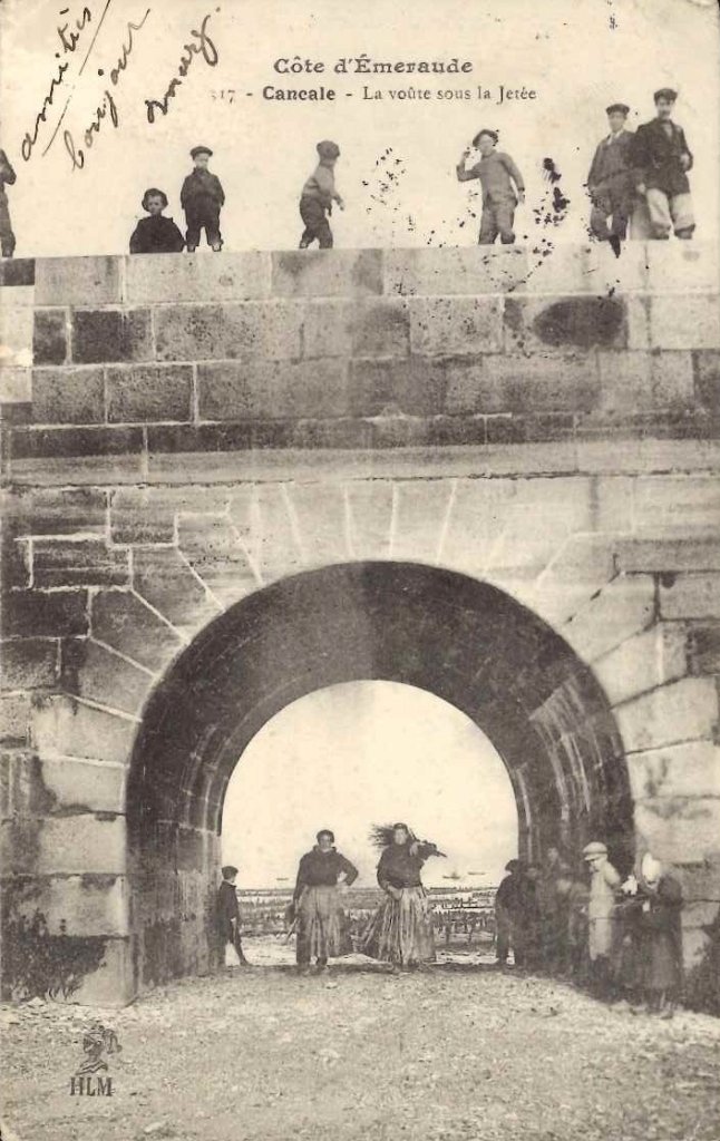 517 - Cancale - La voûte sous la Jetée.jpg