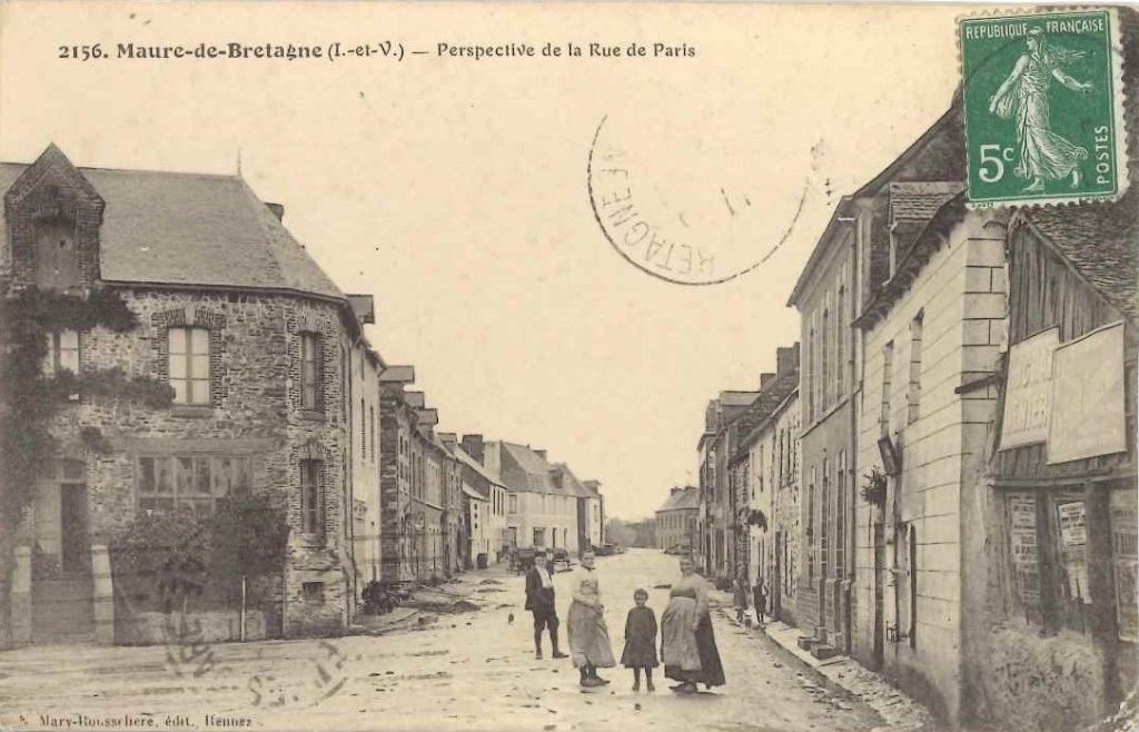 2156 - Maure de Bretagne - Perspective de la Rue de Paris.jpg