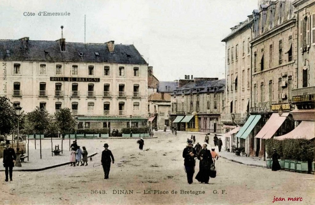 Dinan – La Place de Bretagne.jpg