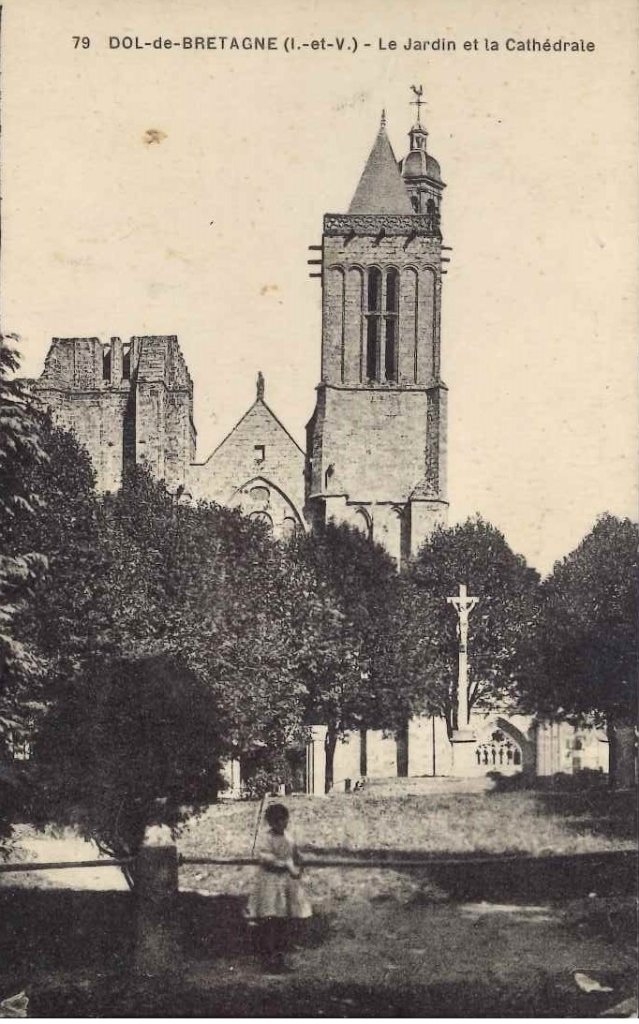 79 - Dol de Bretagne - Le Jardin et la Cathédrale.jpg