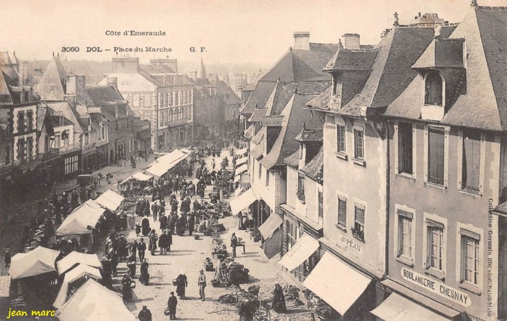 Dol-de-Bretagne - Place du Marché.jpg