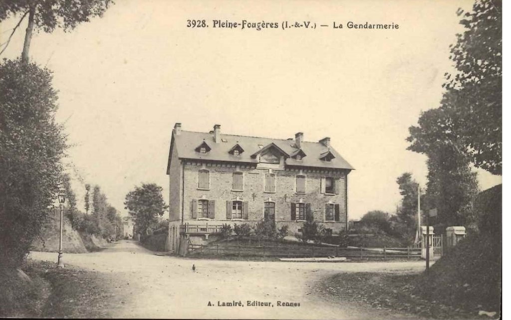 3928 - Pleine Fougères - La Gendarmerie.jpg