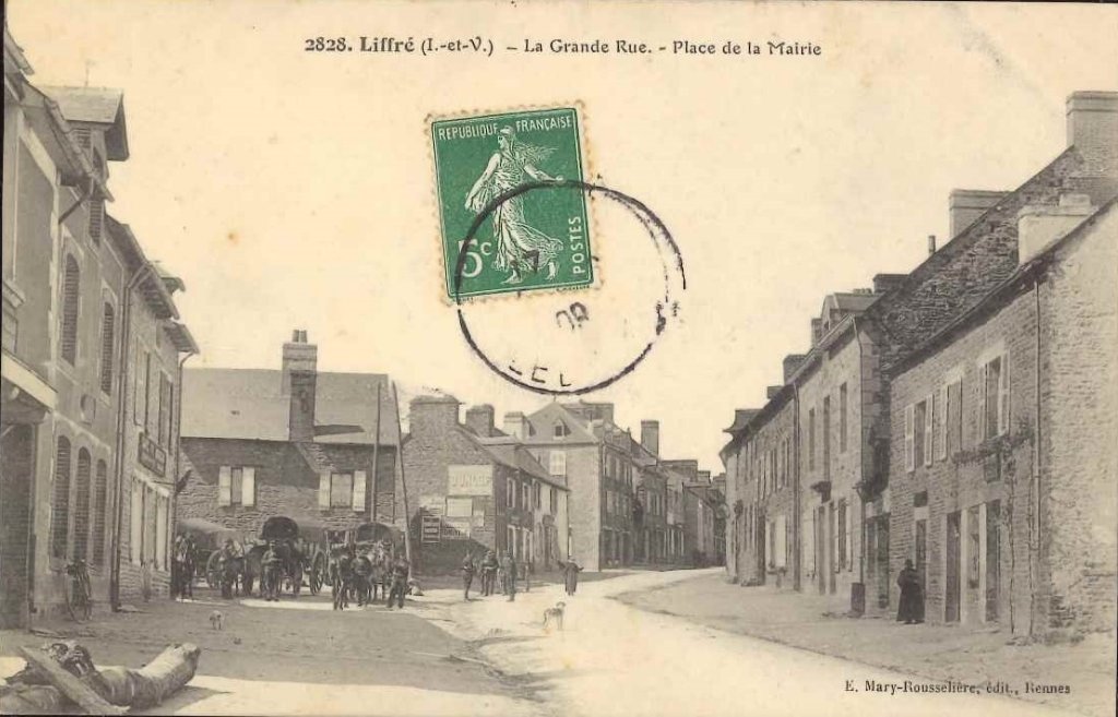 2828 - Liffré - La Grande Rue - Place de la Mairie.jpg