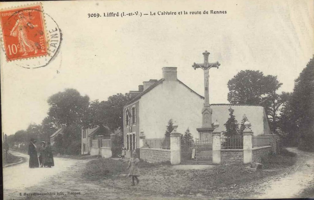 3069 - Liffré - Le Calvaire et la route de Rennes.jpg