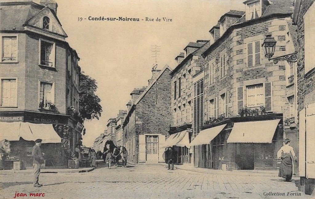 Condé-sur-Noireau - Rue de Vire.jpg