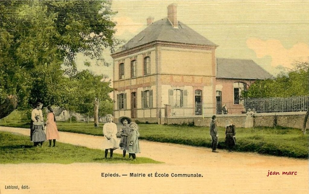 Epieds - Mairie et École communale.jpg