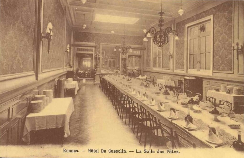Rennes - Hôtel Du Guesclin - La Salle des Fêtes.jpg