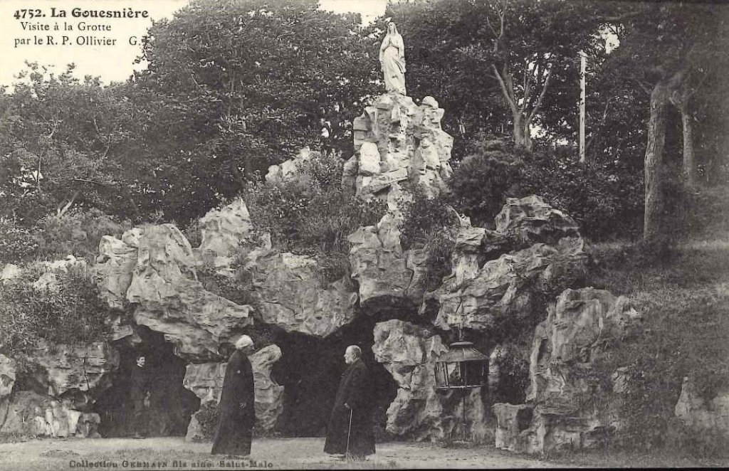 4752 - La Gouesnière - Visite à la Grotte par le R.P. Ollivier.jpg