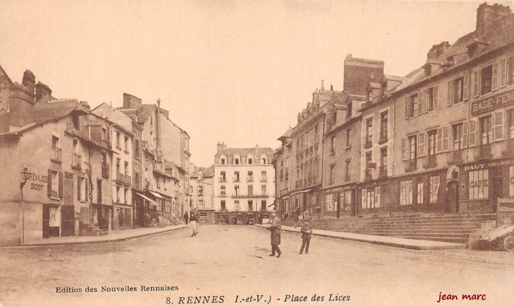 Rennes - Place des Lices.jpg