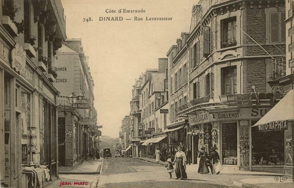 Dinard - Rue Levavasseur.jpg