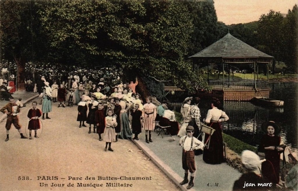 Paris - Buttes Chaumont - Un Jour de Musique militaire.jpg