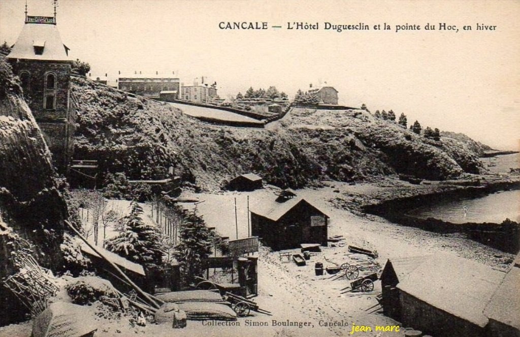 Cancale - L'Hôtel Duguesclin et la Pointe du Hoc, en hiver.jpg