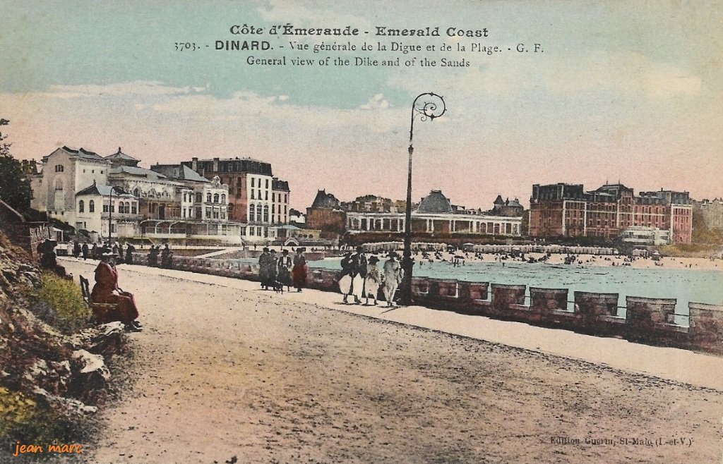 Dinard - Vue générale de la Digue et de la Plage.jpg