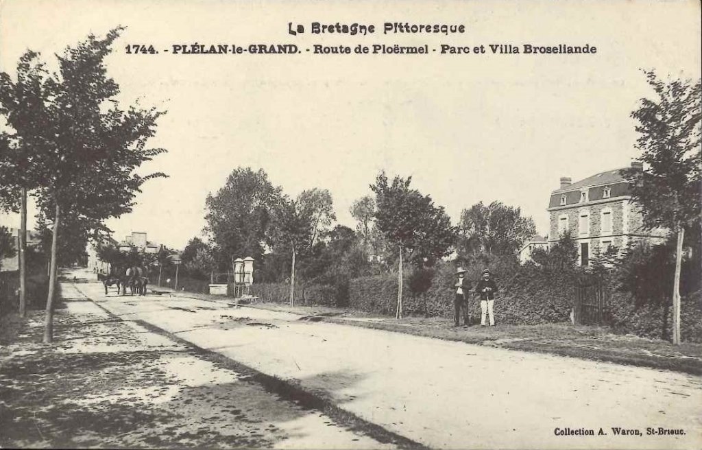 1744 - Plélan le Grand - Route de Ploërmel - Parc et Villa Broseliande.jpg