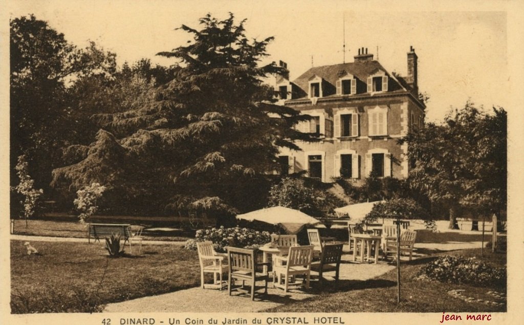 Dinard - Un coin du jardin du Crystal Hôtel.jpg