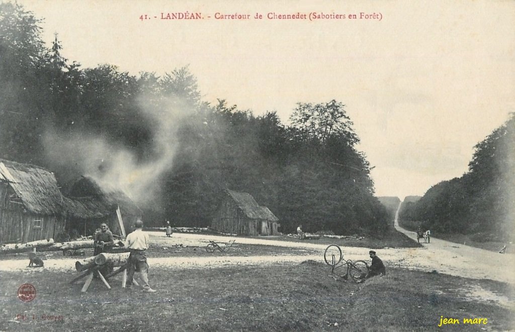 Landéan - Carrefour de Chennedet (Sabotiers en forêt).jpg