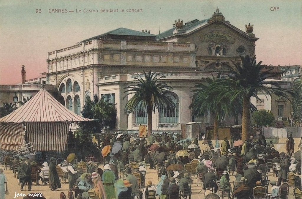 Cannes - Le Casino pendant le Concert.jpg