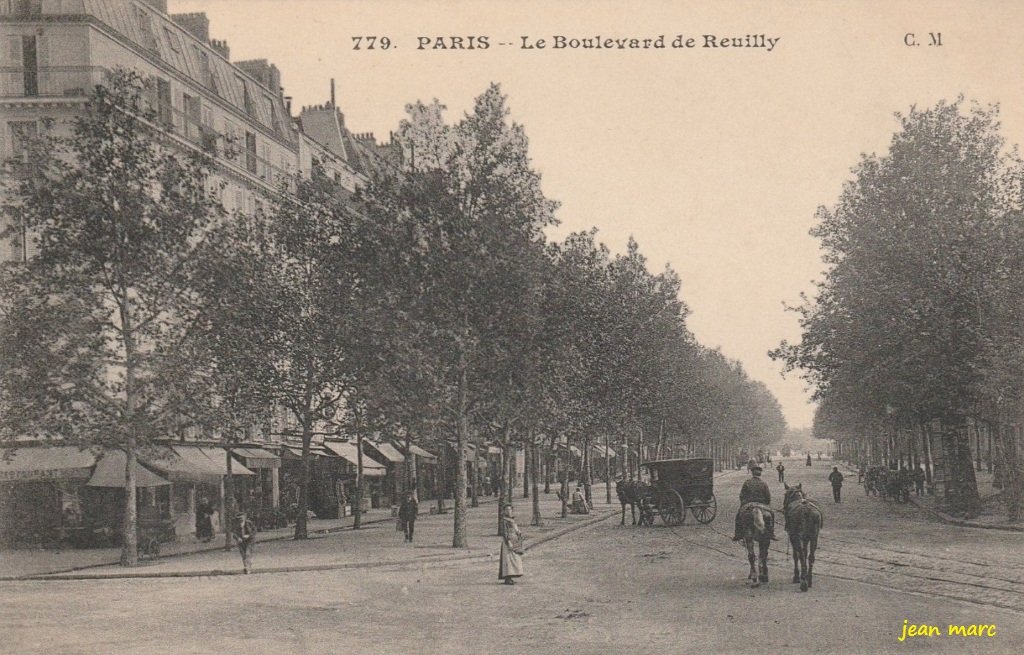 Paris XIIe - Le Boulevard de Reuilly.jpg