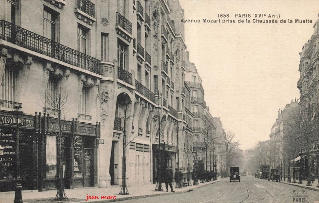 Paris XVIe - Avenue Mozart prise de la Chaussée de la Muette.jpg