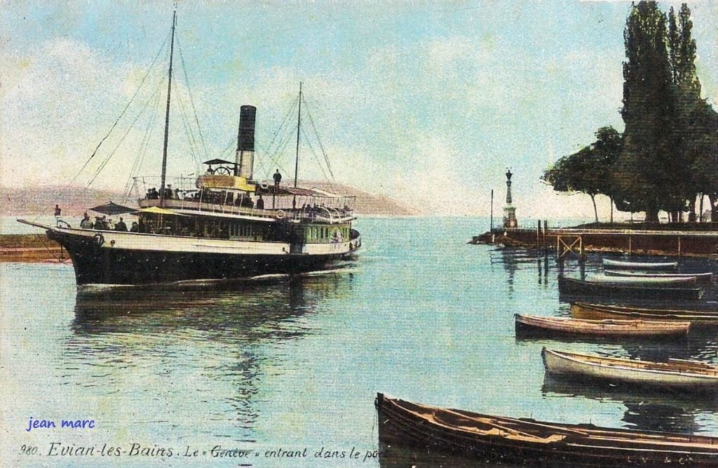 Évian-les-Bains - Le Genève entrant dans le port.jpg