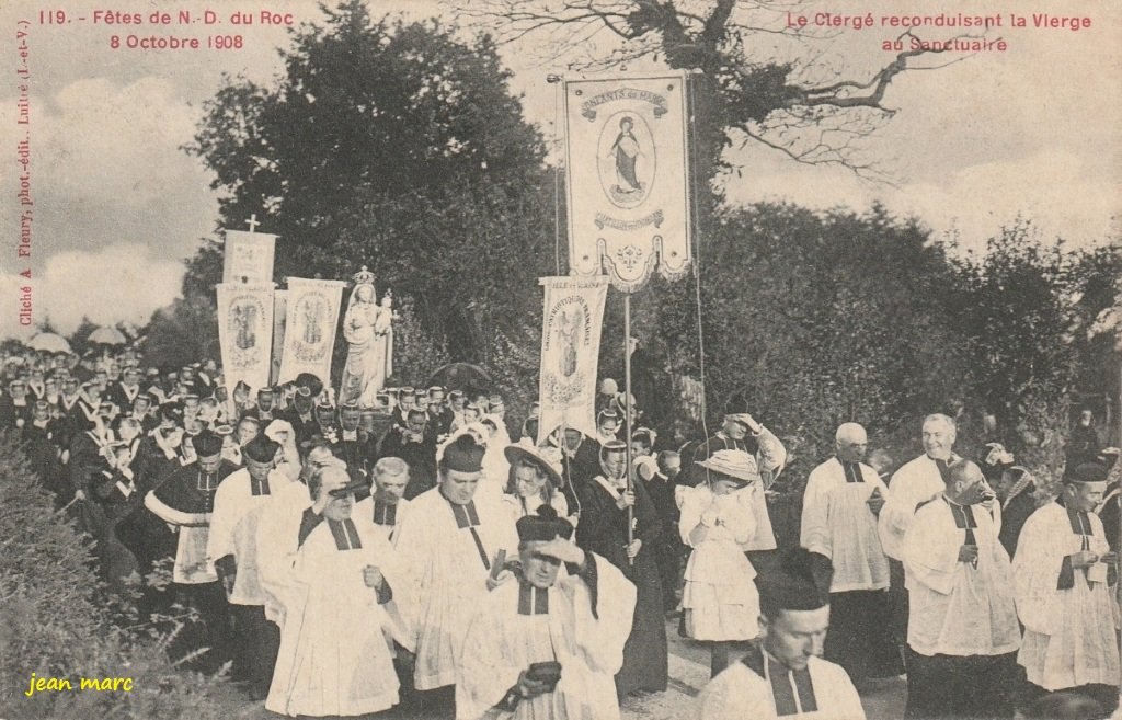 Montautour - Fêtes de Notre-Dame du Roc - Le Clergé reconduisant la Vierge au Sanctuaire.jpg