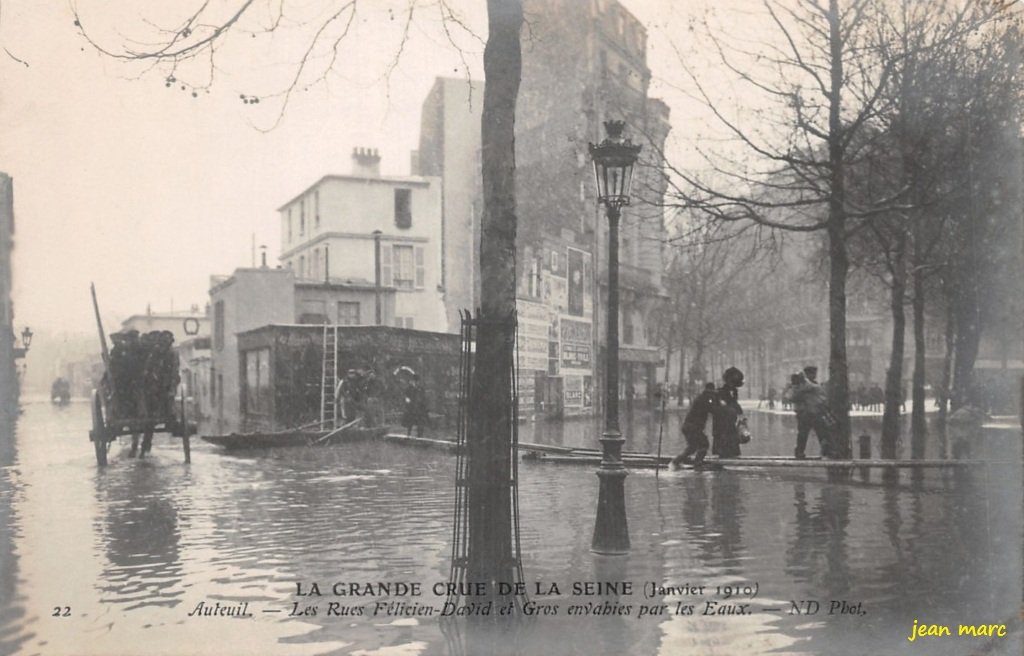 Paris XVIe - La Grande Crue de la Seine (Janvier 1910) - Auteuil - Les rues Félicien-David et Gros envahies par les eaux.jpg