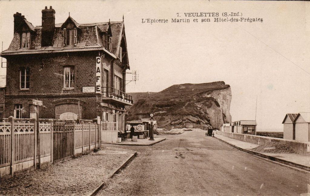 76 - VEULETTES - 7 - L'Epicerie Martin et son Hôtel-des-Frégates - ENP - 07-02-26.jpg