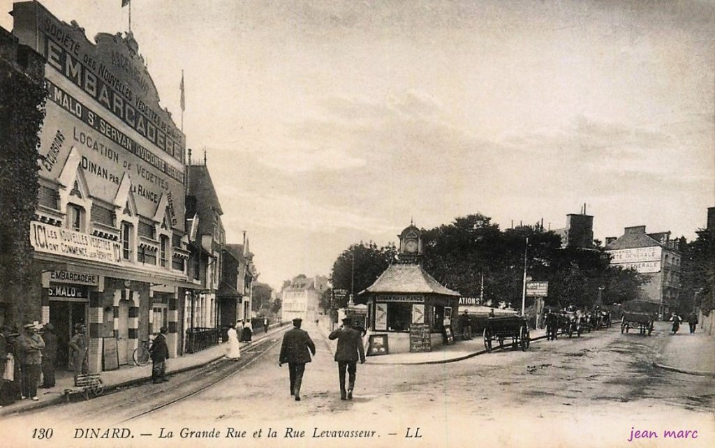 Dinard - La Grande Rue et la Rue Levavasseur.jpg