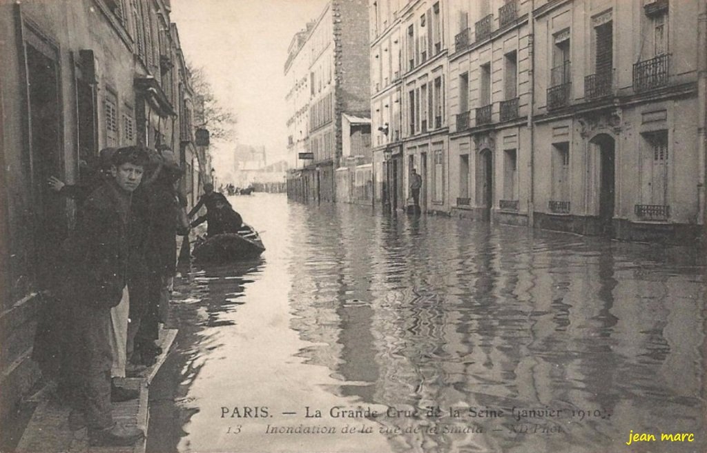 Paris XVe - La Grande Crue de la Seine (janvier 1910) - Inondation de la Rue de la Smala.jpg