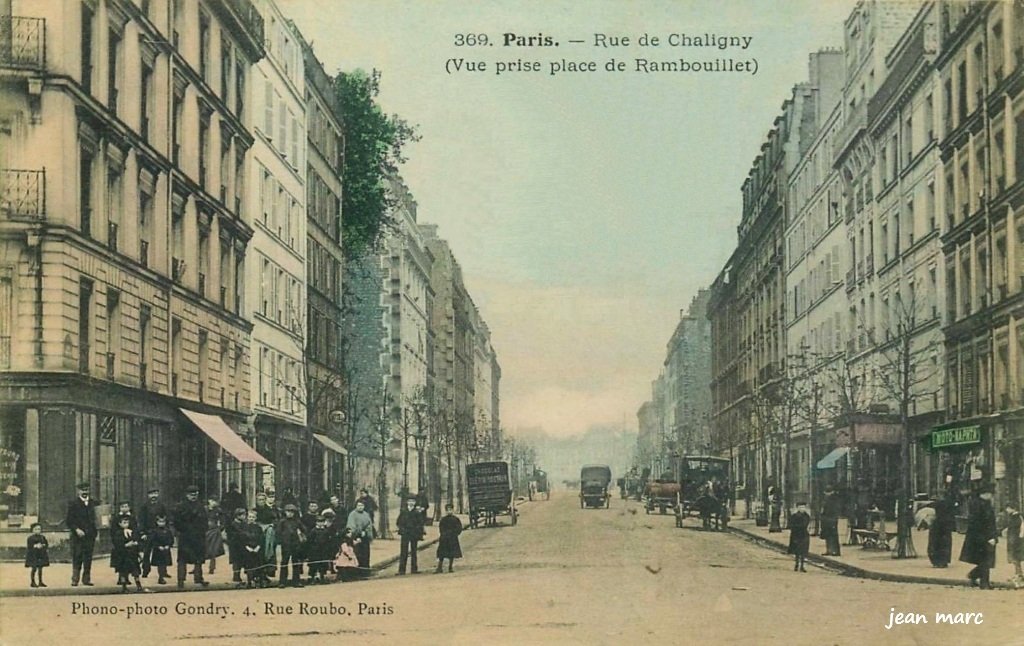 Paris XIIe - Rue de Chaligny (Vue prise Place de Rambouillet).jpg
