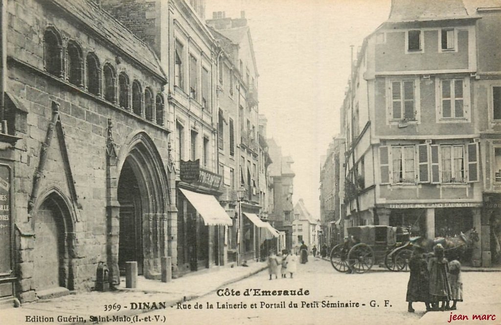 Dinan – Rue de la Lainerie et Portail du Petit Séminaire.jpg