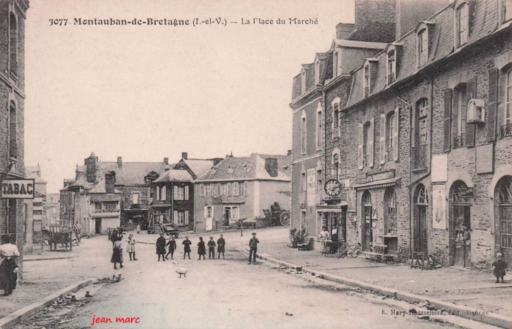 Montauban-de-Bretagne - La Place du Marché.jpg