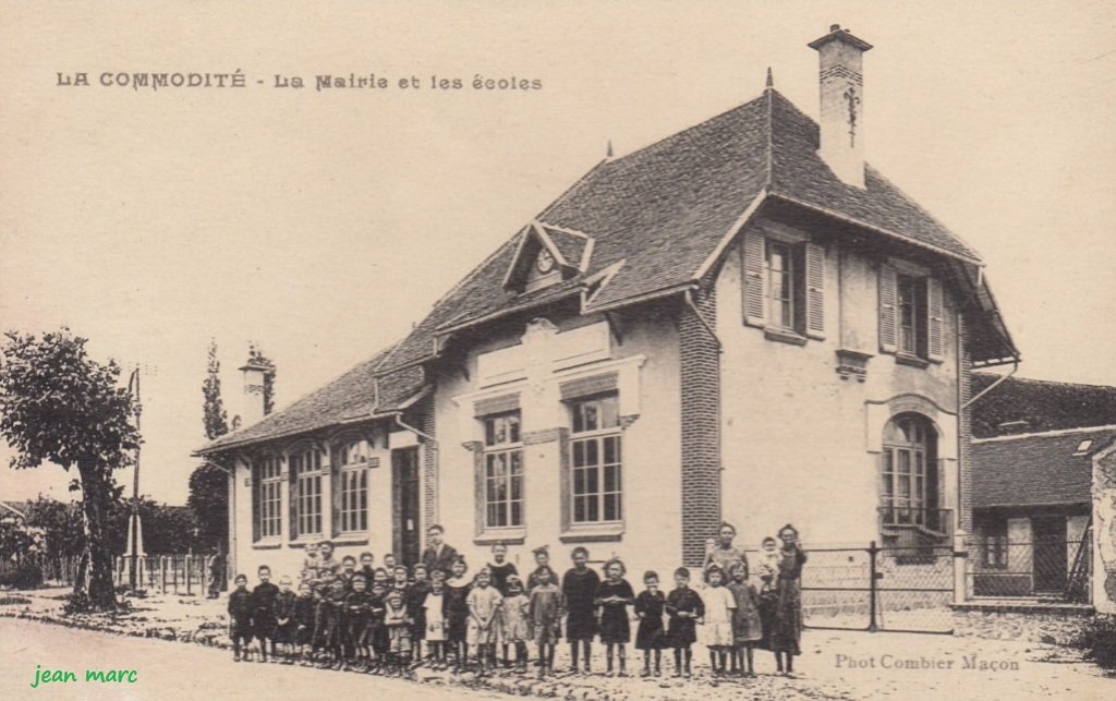 La Commodité - La Mairie et les Écoles.jpg