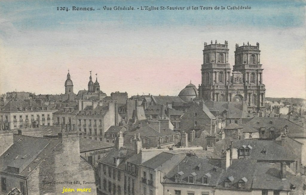 Rennes - Vue Générale - L'Église Saint-Sauveur et les Tours de la Cathédrale.jpg