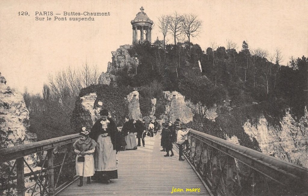 Paris - Buttes Chaumont - Sur le Pont suspendu 129.jpg
