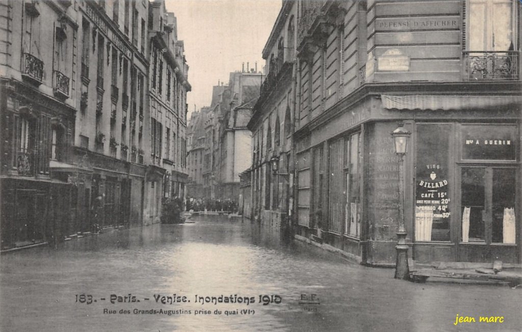 Paris VIe - Rue des Grands Augustins prise du quai.jpg