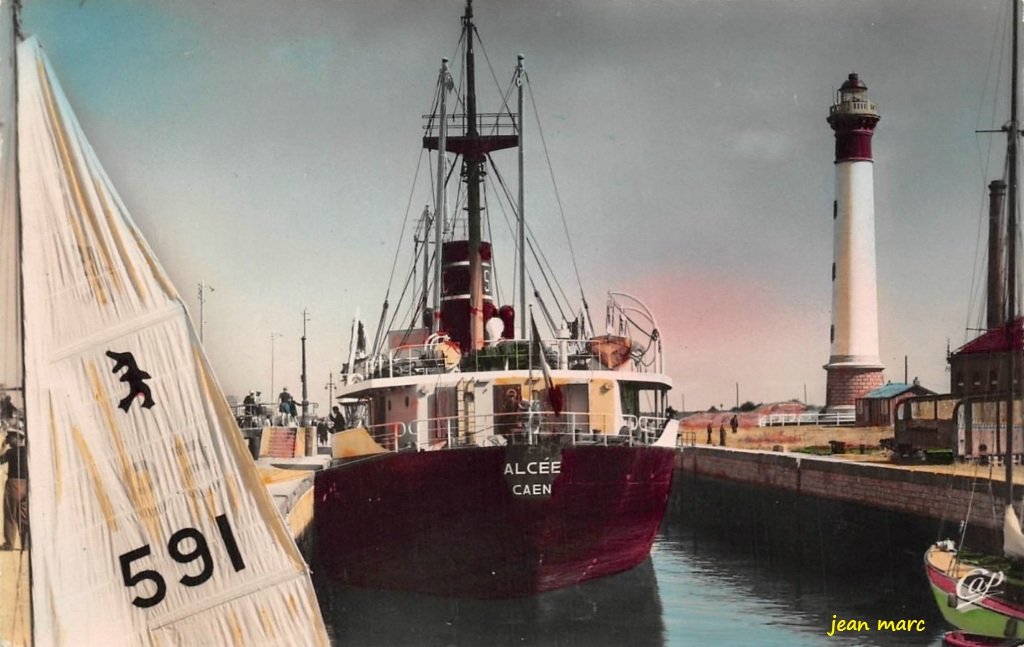 Riva Bella - Le Phare et le Port.jpg