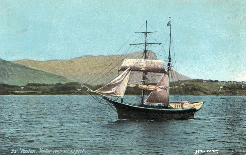 Toulon - Voilier rentrant au Port.jpg