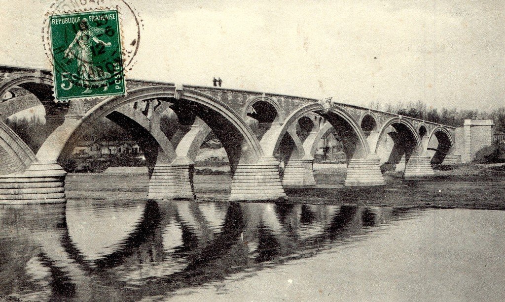 Toulouse - Pont des Amidonniers 31.jpg