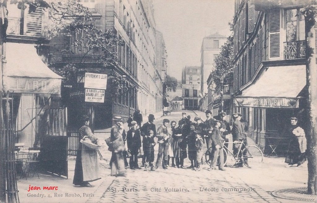 Paris XIe - Cité Voltaire - L'École communale.jpg