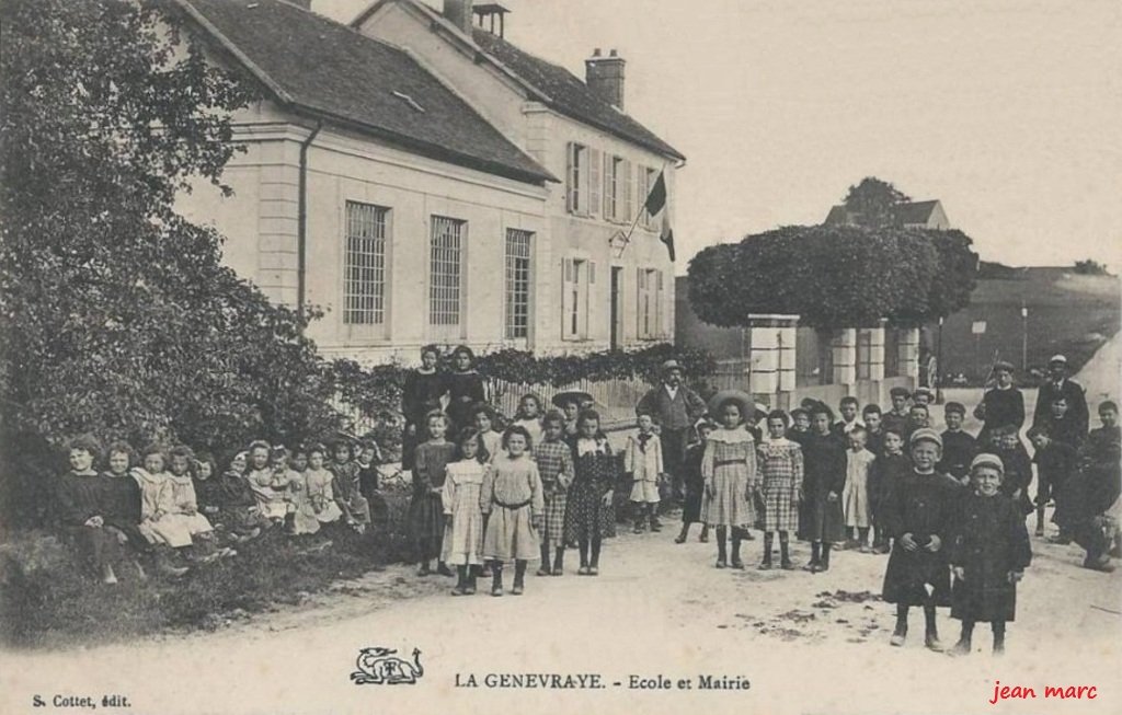 La Genevraye - École et Mairie (salamandre).jpg