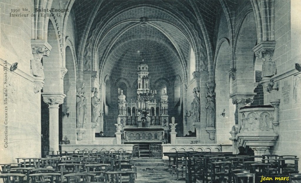 Saint-Énogat - Intérieur de l'Église.jpg