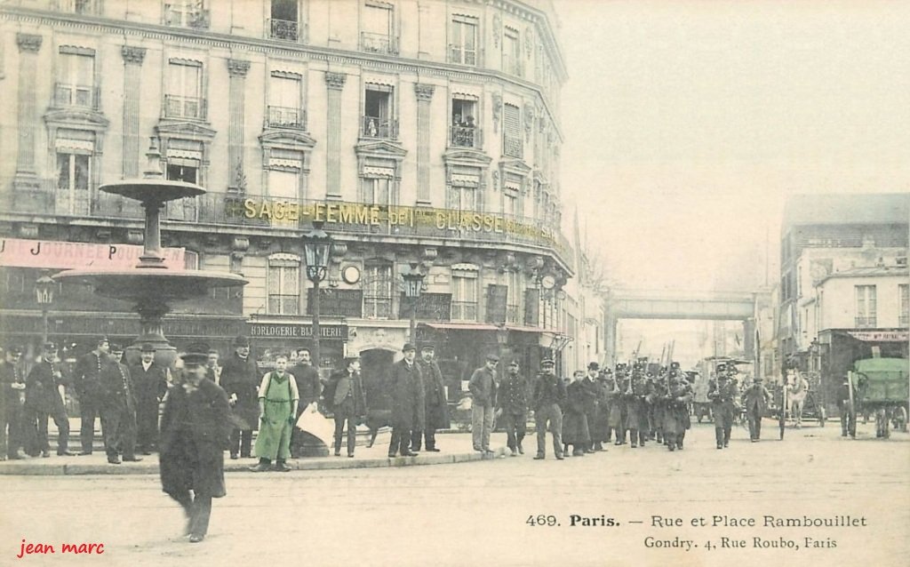 Paris XIIe - Rue et Place de Rambouillet.jpg