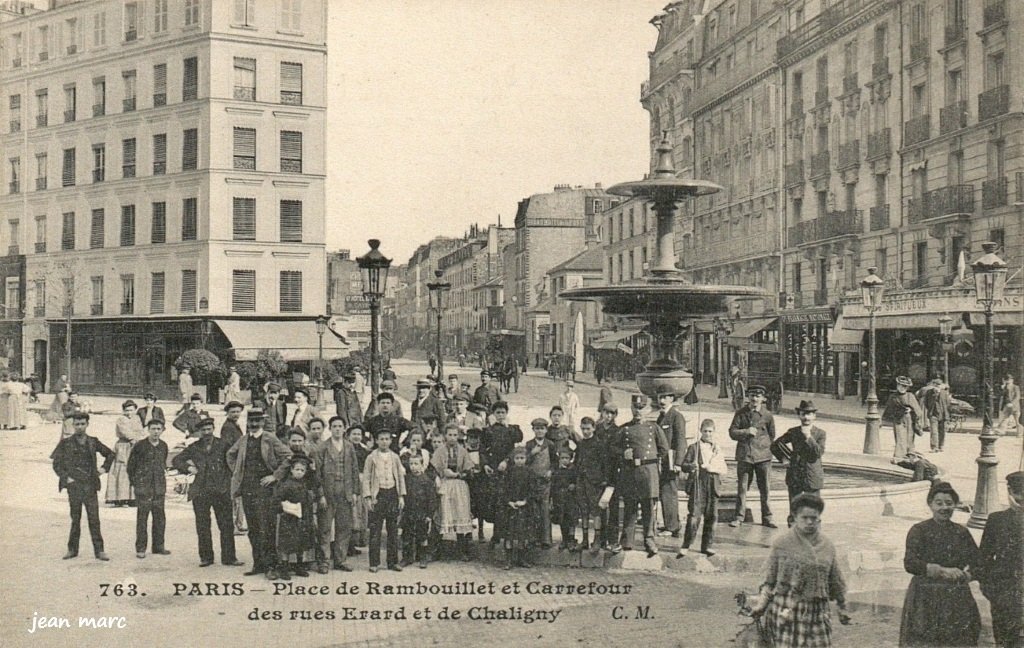 Paris XIIe - Place de Rambouillet et Carrefour des rues Erard et de Chaligny.jpg