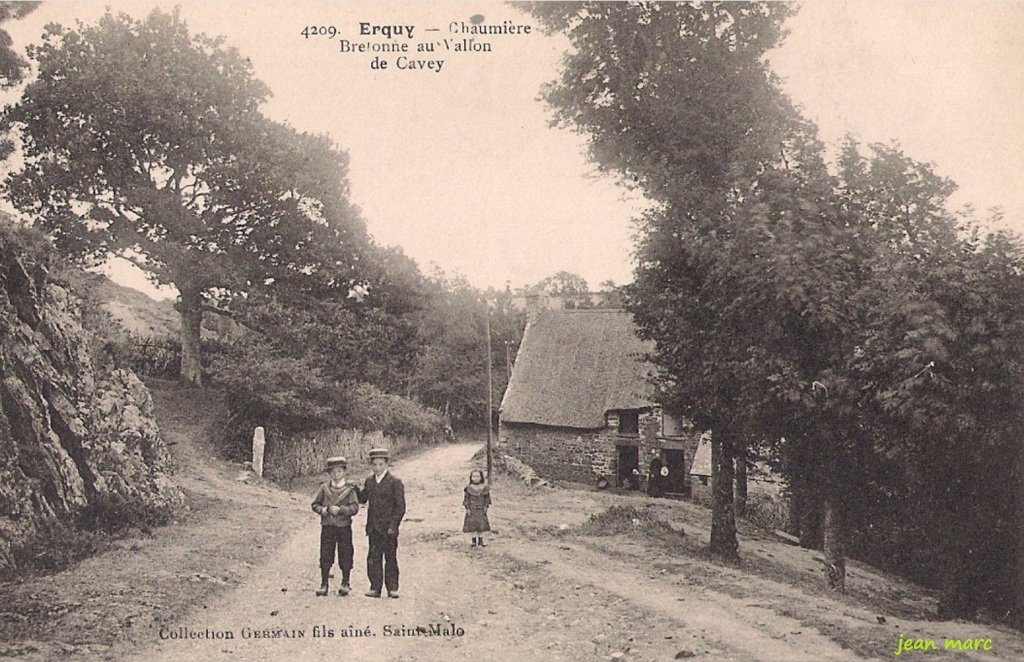 Erquy – Chaumière Bretonne au Vallon de Cavey.jpg