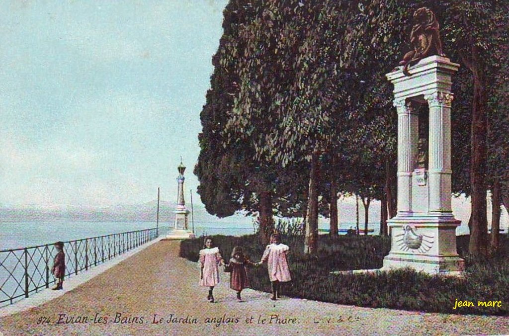Évian-les-Bains - Le Jardin Anglais et le Phare.jpg