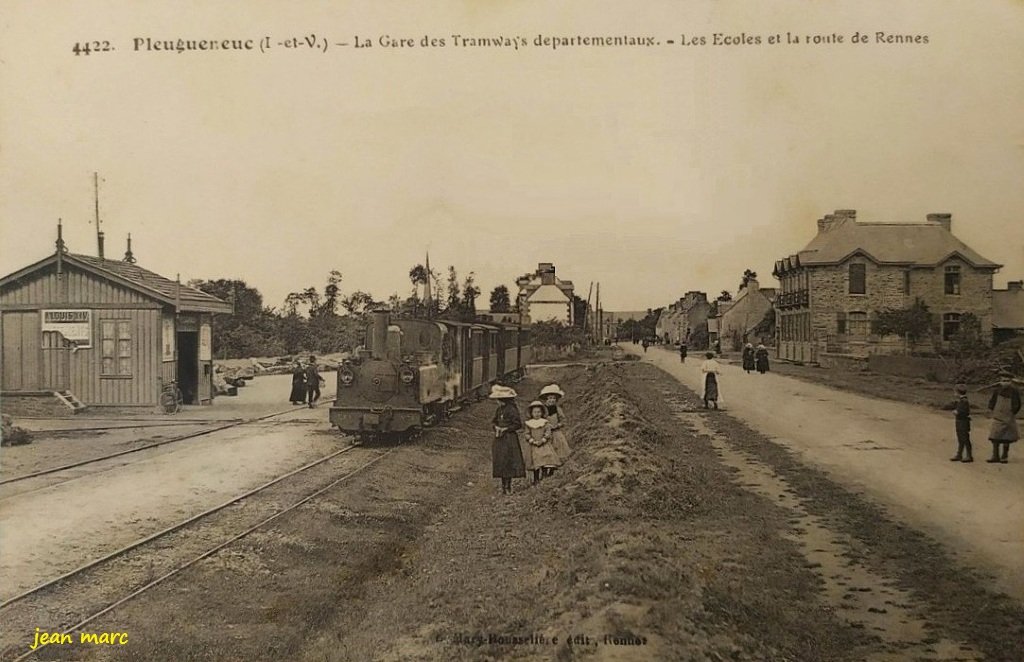 Pleugueneuc - La gare des tramways départementaux - Les écoles et la route de Rennes.jpg