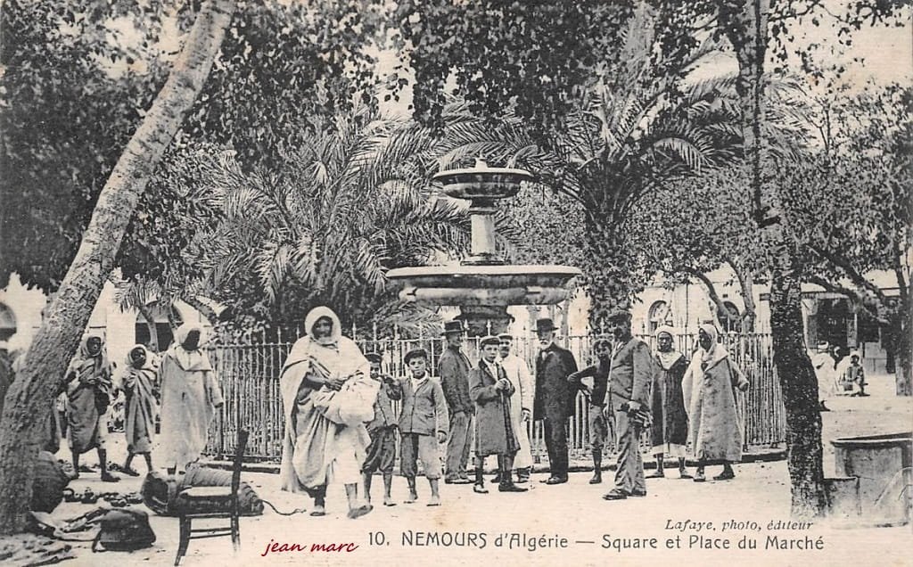 Nemours - Square et Place du Marché.jpg