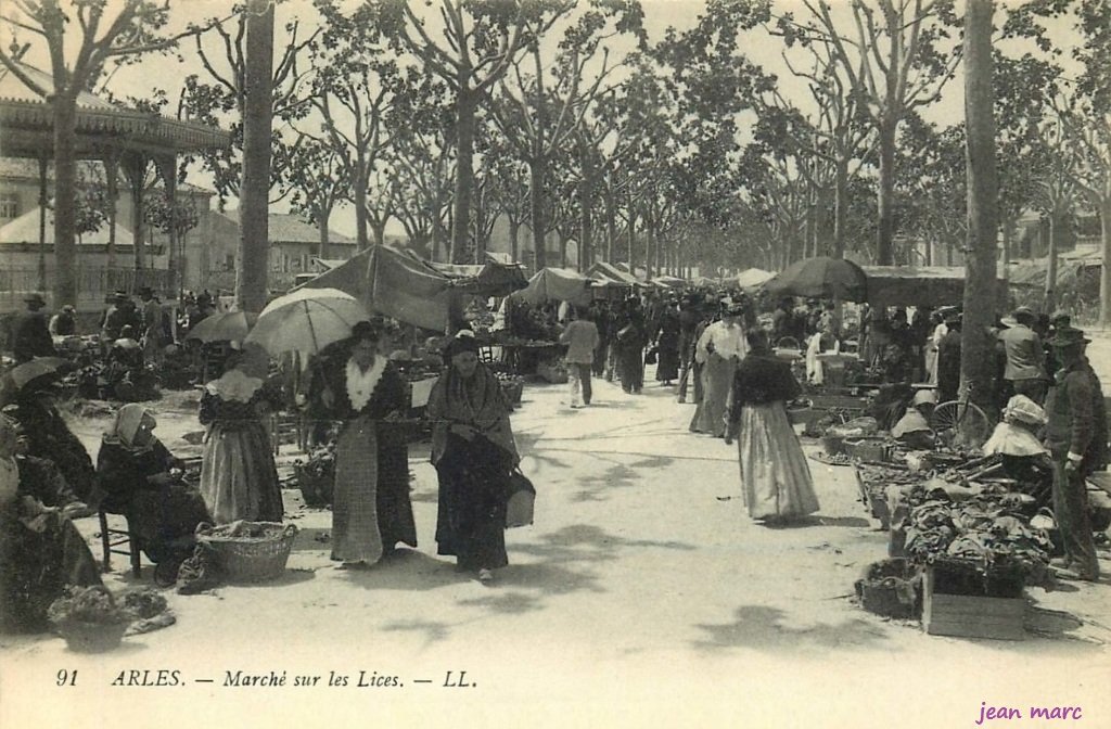 Arles - Marché sur les Lices.jpg