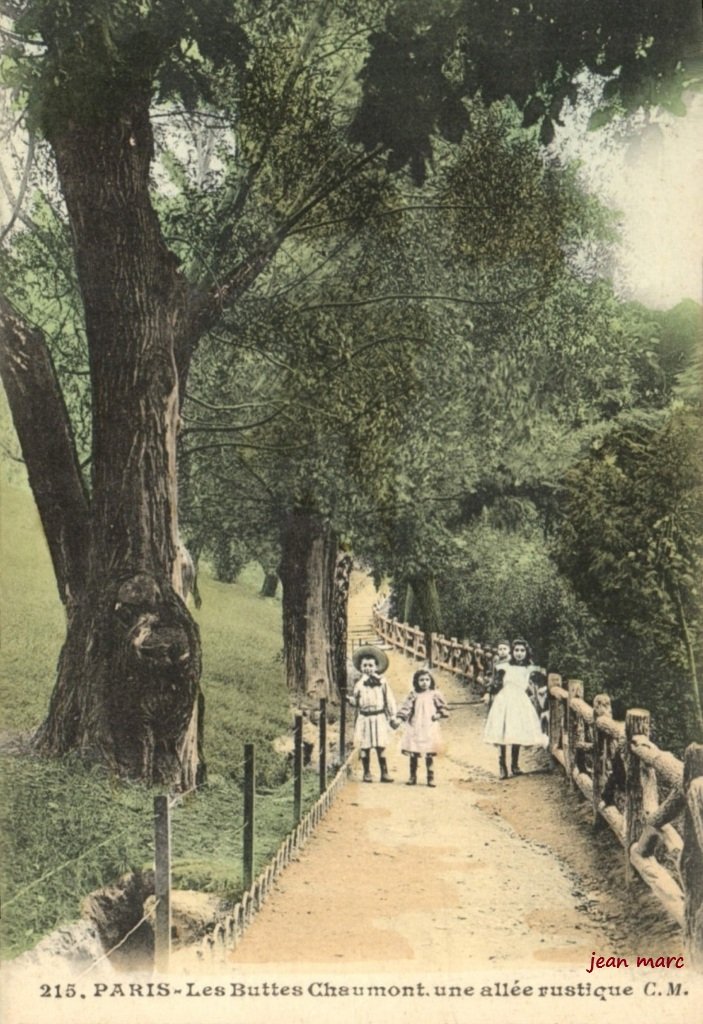 Paris XIXe - Buttes Chaumont - Une Allée Rustique.jpg